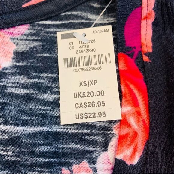 PINK Victoria’s Secret Black Floral T-shirt Size Xs - Picture 8 of 9